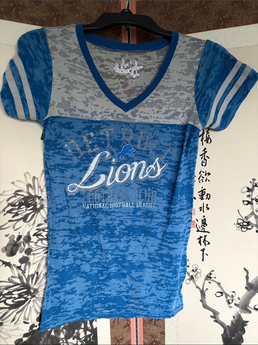 Touch by Alyssa Milano Blue and Gray Detroit Lions V-Neck Tee